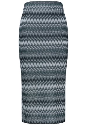 Ołówkowa spódnica z wysokim stanem z czarnym, szarym i białym wzorem w zygzaki typu chevron oraz długością sięgającą do kolan.