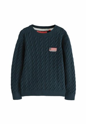 Marinblå kabelstickad tröja gjord av textil med struktur, med rund hals och en liten flagga med "SUPERDRY" på bröstet.