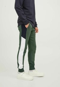 Jack & Jones JPSTWILL JJREID PANT  - Pantaloni sportivi - mountain view