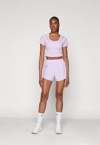 Nike Performance ONE 3IN - Sportiniai šortai - lilac bloom/reflective silver