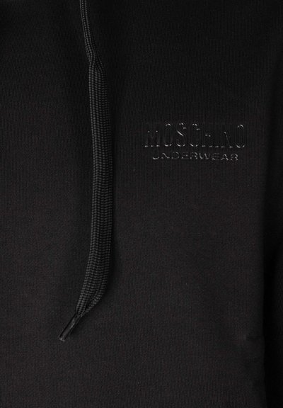 Felpa nera con zip realizzata in cotone con una finitura testurizzata, dotata di cappuccio con coulisse e logo in rilievo "MOSCHINO UNDERWEAR" sulla parte anteriore.