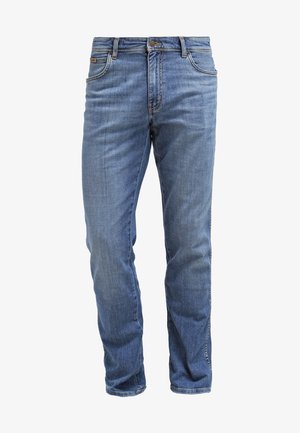 Niebieskie dżinsy typu straight-leg z przednimi kieszeniami, szlufkami na pasek oraz zapięciem na guzik, z lekkim przetarciem i zagnieceniem.