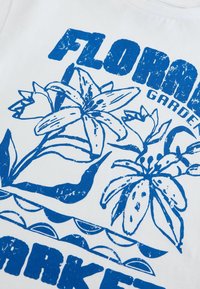 Next REGULAR FIT - GRAPHIC - T-shirt print - white blue floral garden