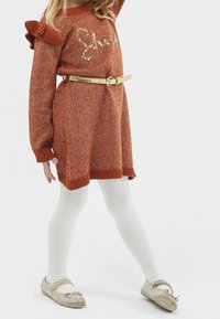 UBS2 APLICACIÓN LENTEJUEL - Stickad klänning - naranja