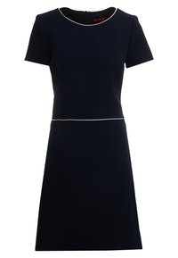 Robe bleu marine à manches courtes, tissu texturé, encolure ronde, et passepoil blanc autour du col et de la taille ; silhouette trapèze.