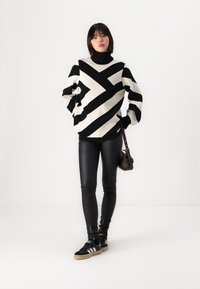 Object OBJRAY ROLL NECK  - Strikkegenser - black