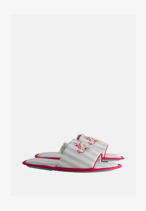Viegls slīdējsandales ar zilām un baltām svītrām auduma virskārtu, rozā apmali un rotaļīgu grafisko dizainu uz katras siksnas.