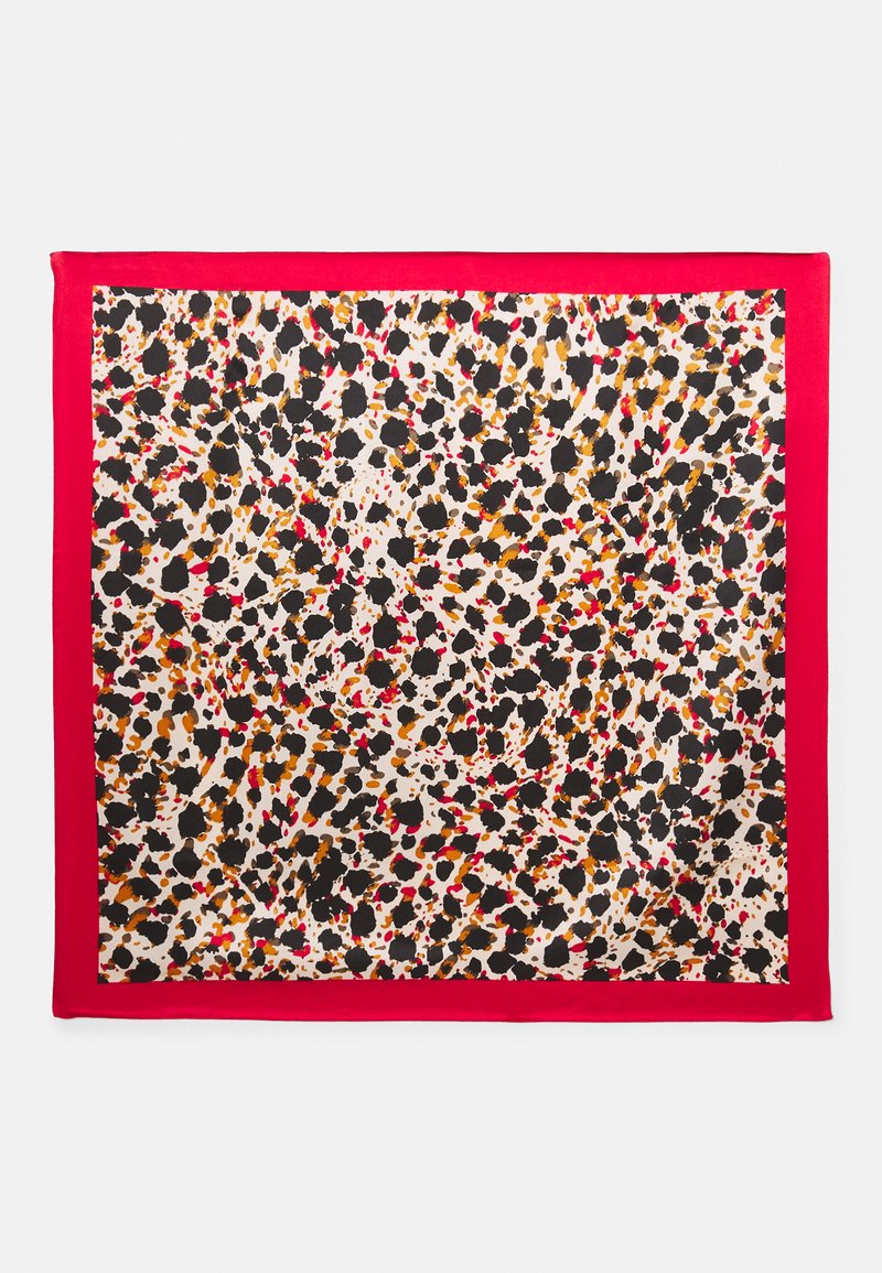 Foulard quadrato in seta con bordo rosso. Al centro presenta un motivo astratto a macchie nere, marroni e arancioni su uno sfondo chiaro.