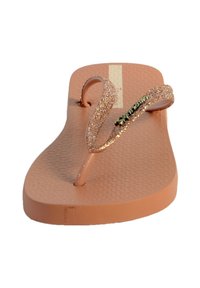 Tongs en or rose avec une semelle texturée et des brides pailletées, présentant un design en forme de Y et un détail de logo discret sur la bride.