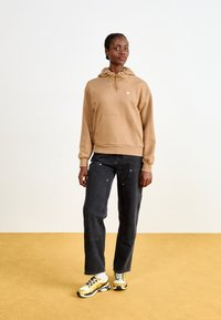 Carhartt WIP HOODED CASEY - Mikina s kapucňou - peanut/silver