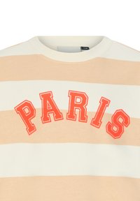 Felpa a righe beige e bianca con collo girocollo e ricamo "PARIS" in lettere arancioni in grassetto sul petto.