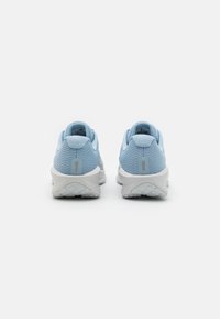 Nike Performance DOWNSHIFTER 13 - Silniční běžecké boty - light armory blue/photon dust/white
