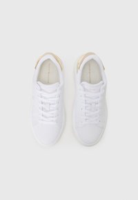 Tommy Hilfiger CHIC - Sportbačiai - white