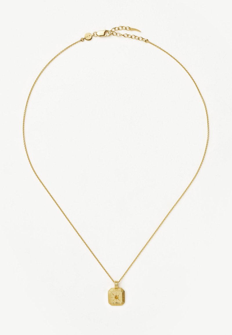 Colar dourado apresenta uma corrente fina e um pingente quadrado com um padrão de raio de sol e detalhes gravados. Comprimento ajustável com fecho.