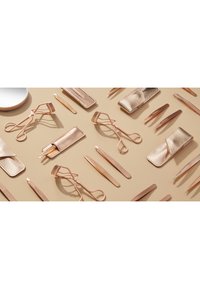 TWEEZERMAN ROSE GOLD POINT TWEEZER różowozłoty