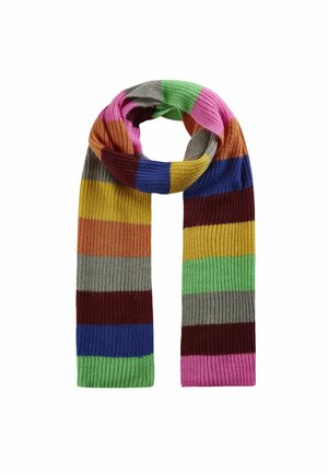 Strikket tørklæde med brede, vandrette striber i grøn, pink, orange, gul, blå, vinrød og grå, arrangeret i en løkke på en hvid baggrund.