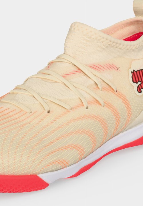 PUMA FUTURE 9 MATCH IT MID JR UNISEX - Indoor football boots - sugared almond/white/ultra red/black — photo 7