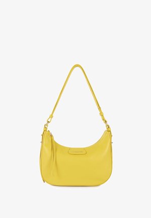 Borsa a spalla in pelle gialla con silhouette curvata, tracolla regolabile, logo in rilievo discreto e chiusura con zip nella parte superiore.
