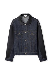 Giubbotto di denim con maniche in tessuto nero, due tasche frontali, bottoni dorati e colletto nero. Presenta un lavaggio scuro e cuciture a contrasto.