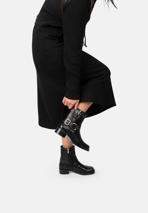 Botines camperos - mottled black