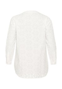 Blusa blanca bordada con un patrón floral, mangas largas y un escote redondeado con detalles sutiles. Textura de tela ligera.