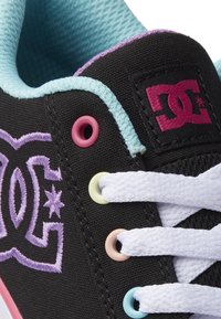 DC Shoes CHELSEA - Zapatillas de entrenamiento - kms black multi stripe