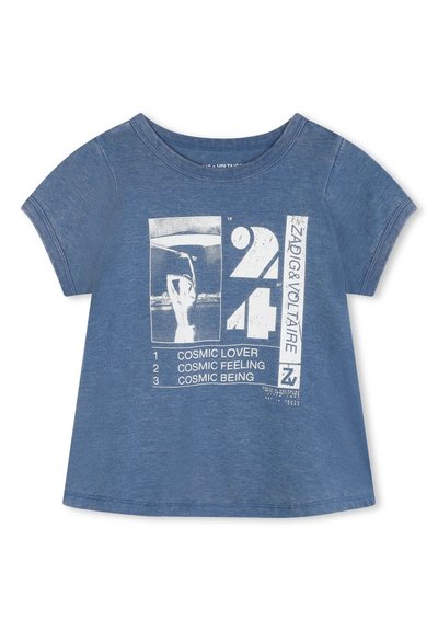 Blauwe katoenen t-shirt met een ronde hals, korte opgerolde mouwen en een grafische print met tekst en een illustratie in het wit.