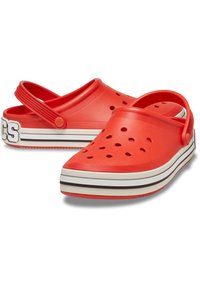 Crocs OFF COURT - Badslippers - tomato