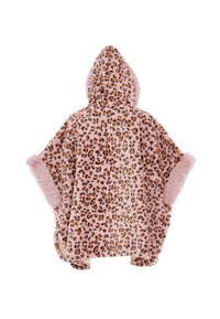Růžový pončo s leopardím potiskem a kapucí vyrobené z jemného umělého kožíšku, s měkkými detaily na rukávech a lemu, navržené pro teplo a pohodlí.