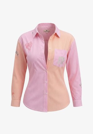 Camisa de manga larga con botones, con rayas verticales en rosa y melocotón, detalle bordado de corazón y bolsillo en el pecho con las iniciales "FTP".