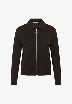 Tumši brūns garroku žakete ar apkakli, priekšpusē rāvējslēdzējs ar apaļu vilkšanas cilpu un divām krūšu kabatām ar atlokiem, attēlots uz balta fona.