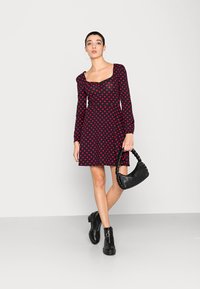 Even&Odd Vestido de malha - black/red