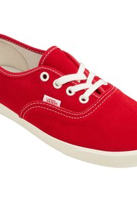 Rode Vans veterschoenen met witte stiksels, metalen oogjes en een witte rubberen zool, met zij- en bovenzijde details.