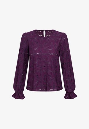 Paarse blouse met lange mouwen van kantstoffen, voorzien van bloemmotieven in de stof, een sleutelgatsluiting aan de achterkant en geplooide manchetten voor textuur en detail.