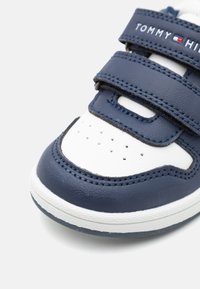 Tommy Hilfiger SKYLER UNISEX - Tenisky - blue/white/red