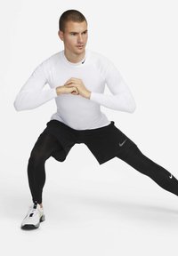 Nike Performance - Kalesony