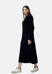 Elara Vestido de punto - schwarz