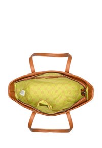Braune Leder-Tote mit zwei Griffen, mit einem grünen Innenfutter, das mit einem sich wiederholenden geometrischen Muster ausgekleidet ist. Enthält eine Reißverschluss-Tasche.