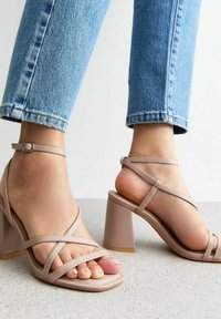 New Look STRAPPY - Sandali con tacco - light brown