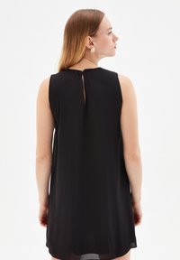 adL RUFFLED SLEEVELESS - Freizeitkleid - black