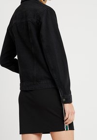 Vero Moda Tall Chaqueta vaquera - black