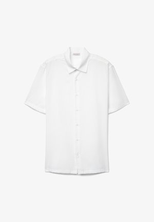 Chemise blanche à manches courtes avec des boutons et un col classique, présentée à plat sur un fond blanc.