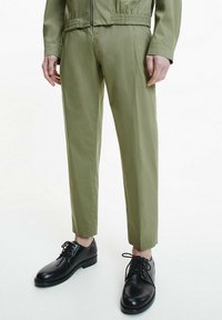 Calvin Klein RELAXED STRETCH - Pantaloni - delta green