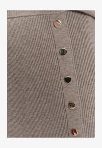 Ausgewählt, light brown