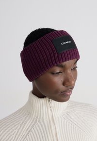COACH PATCH HEADBAND - Cache-oreilles - oxblood