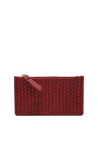 Borsetta rossa in pelle intrecciata con zip, dalla superficie testurizzata, dotata di una zip dorata e un tirante in pelle abbinato. Forma rettangolare compatta.