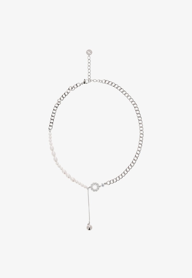 Hopeaketju, jossa vaihtelevat sileät ja kierteiset osat, helmikoriste ja irrotettava kristalliriipus.