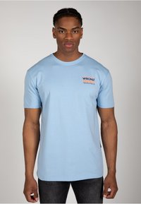 Wrong Friends ABU DHABI - Triko s potiskem - blauw