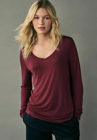 Next REGULAR FIT SLOUCH V-NECK LONG SLEEVE - Langarmshirt - burgundy red