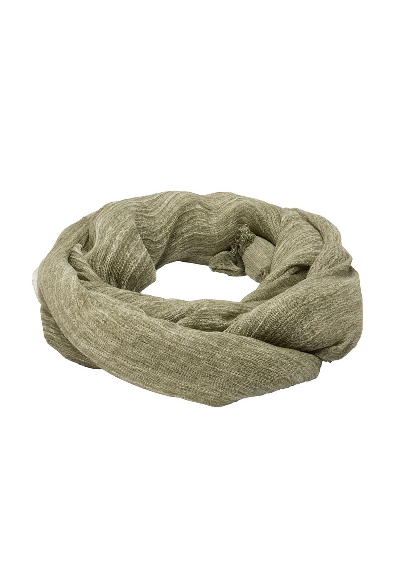 Jasnozielony, teksturowany szal, wykonany z miękkiego, lekkiego materiału, o luźno skręconym wzorze i subtelnej, prążkowanej strukturze.